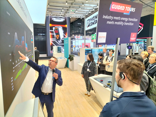  Hannover-Messe 2024, Guided Tour Industry meets Energy Transition meets Mobility Transition, am Stand von Phoenix Contact