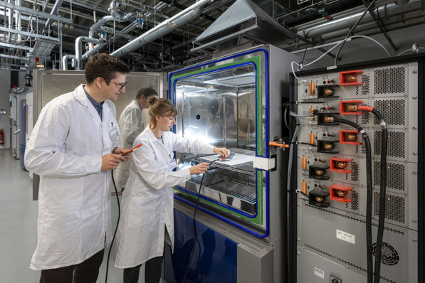 Weniger Forschung und weniger Ausbildung in Zukunftstechnologien? Davor warnen die Fraunhofer Institute.