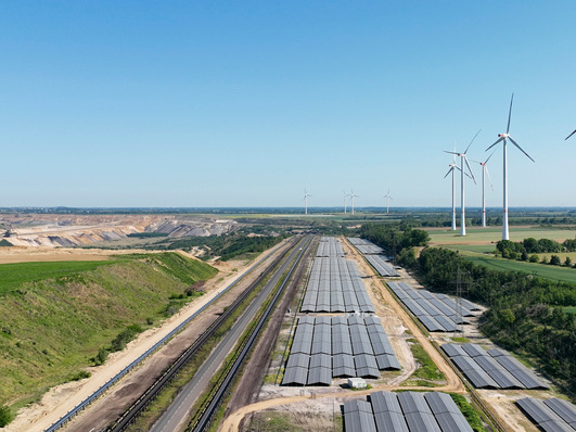 Wind- und Solaranlagen am selben Netzeinspeisepunkt hier am Braunkohleort Garzweiler