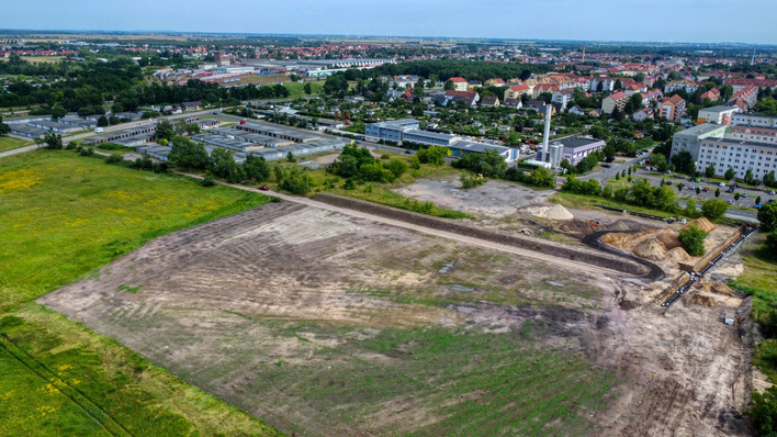 Hier entsteht eine Solarthermieanlage für die Stadt Delitzsch.