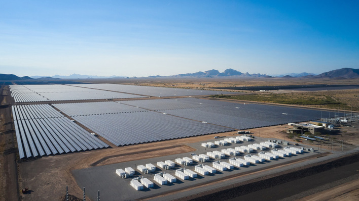 Die Kombination aus Solarpark und Speicher ist perfekt, um den Solarstrom netz- und verbraucherfreundlich einzuspeisen.