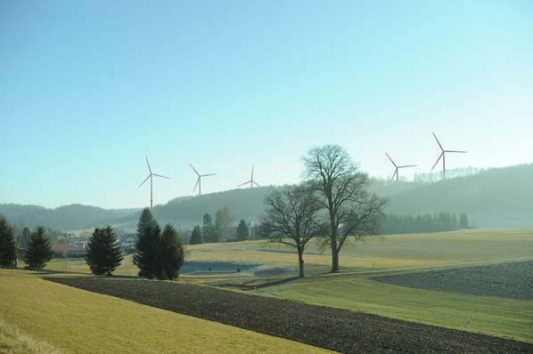 Fotomontage  des geplanten Windparks Gomadingen, von Kohlstetten aus betrachtet.