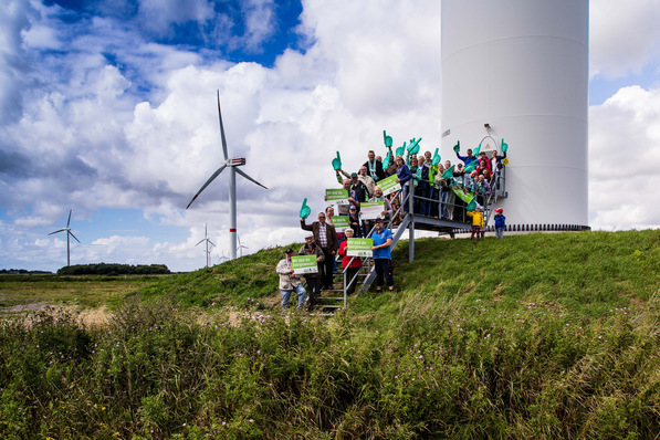 Regionale Gemeinschaften von Bürgerinnen und Bürgern und kleineren Unternehmen können beim Energy Sharing den Strom einer Grünstromanlage in ihrem regionalen Umfeld unter sich aufteilen und selbst verbrauchen. Ein Gesetzentwurf des Bundeswirtschaftsministeriums liegt jetzt im Referentenstatus vor.