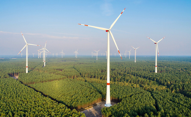 Windenergieanlagen auf kommunaler Ebene sorgen unter anderem durch die Verpachtung der dafür notwendigen Flächen für Einnahmen.