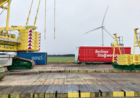 Viele Stadtwerke ergreifen jetzt die Chance, selbst in einen Windpark zu ­investieren.