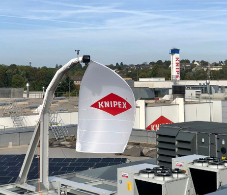 Die erste Windsegelkraftanlage auf dem Betriebsgelände von der Firma Knipex. 