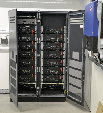 Der modular aufgebaute TS-I HV 80 von Tesvolt kann sowohl Lastspitzen kappen als auch den Eigenverbrauch optimieren.