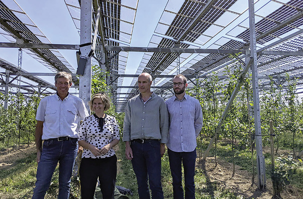 Umwelt- und Klimaschutzministerin Katrin Eder ist zur Einweihung der Solaranlagen im Landkreis Grafschaft gekommen.