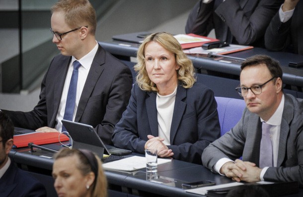 Bundesministerin für Umwelt, Naturschutz und Reaktorsicherheit Steffi Lemke (Bündnis 90/Die Grünen) bei einer Befragung der Bundesregierung im Bundestag am 26.4.23