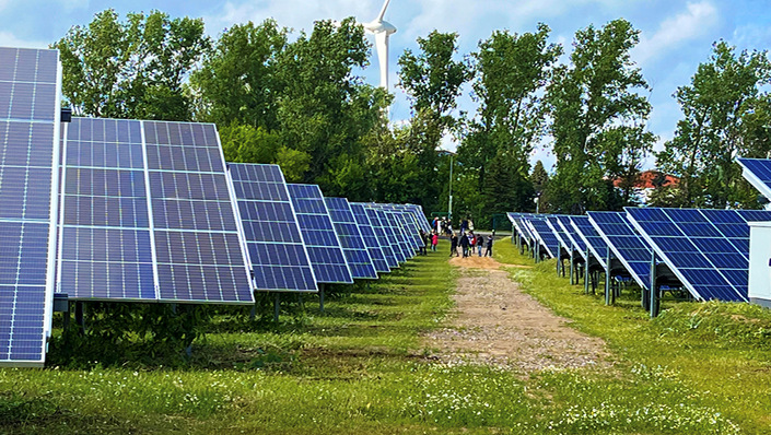 Innovative Ökostromanlagen sind oftmals PV und Speicher als Kombi.
