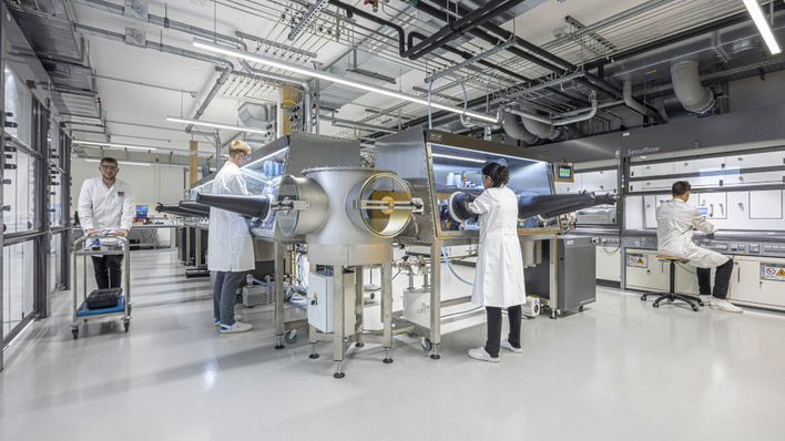 Nagelneu: Im Zentrum für elektrische Energiespeicher können die Forscher und Forscherinnen des Fraunhofer ISE die Weiterentwicklung von Batterien intensivieren.