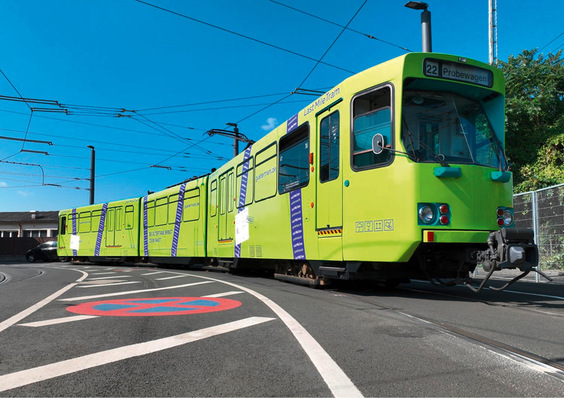 Tram für die Paketzustellung.