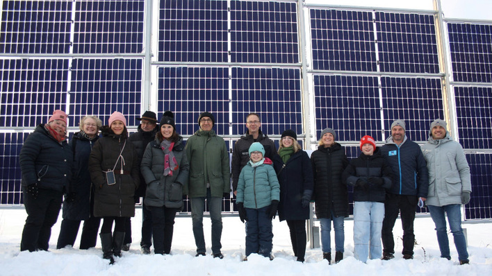 Zur Eröffnung des neuen Solarparks ist sogar Wirtschaftsminister Cem Özdemir (6.v.l.) gekommen.