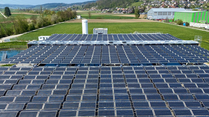 Wer kein eigenes Dach hat, kann in der Schweiz an einer Solargenossenschaft teilhaben.