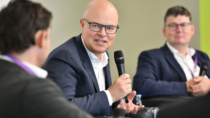 Schirmherr und 2025 auf dem Eröffnungspodium: Tobias Goldschmidt, Energiewendeminister von Schleswig-Holstein.