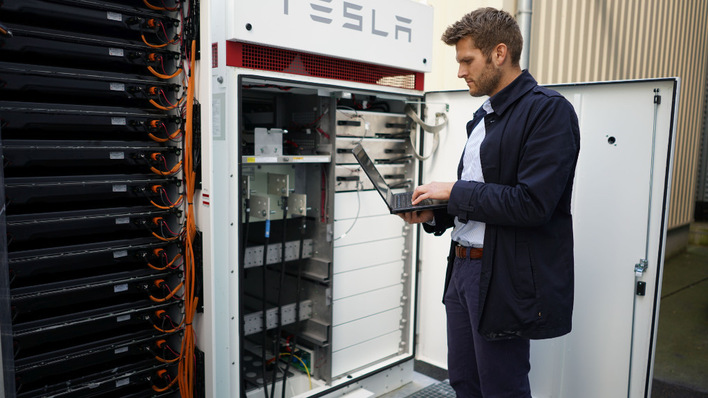 Der Markt für Gewerbespeicher nimmt langsam Fahrt auf.