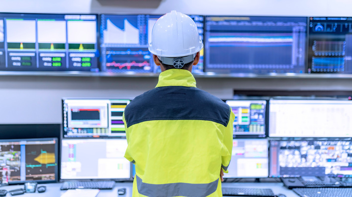 Die Plattform erfasst Echtzeit-Betriebsdaten direkt aus industriellen Prozessen.