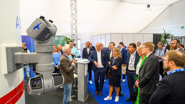 Messerundgang mit Daniel Günther und Bärbel Heidebroek (BWE-Präsidentin)