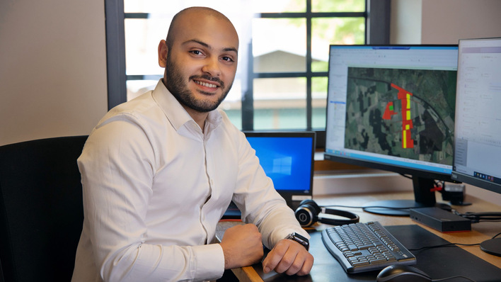 Ahmed Zakout mag seinen Job. Er plant Solarfreiflächen.