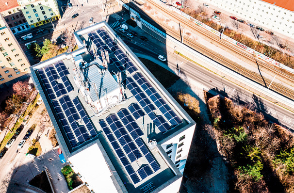 Wenn der Sonnenstrom in die Wärmeversorgung fließt, müssen keine aufwendigen Mieterstromprojekte aufgesetzt werden.