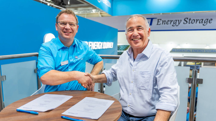 Franz-Josef Feilmeier (li.), Geschäftsführer von Fenecon, und Yannis Stollas, Inhaber von Grenecon, haben ihre Partnerschaft besiegelt.