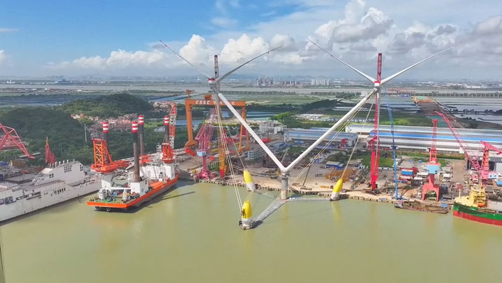 Offshore-Windenergieturbinen-Prototyp des chinesischen Windturbinenherstellers Mingyang. Auf eine Regulierung von 2023 gestützt, prüft die Europäische Kommission mögliche Wettbewerbsverzerrungen durch mehrere Windenergieanlagen herstellende Unternehmen aus dem asiatischen Land im Wettbewerb im Gebiet der Europäischen Union. Jetzt vertieft sie das Verfahren gegen das Unternehmen Goldwind.