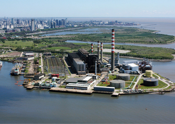 Mit Heizöl, Erdgas und Diesel betriebenes Heizkraftwerk vor Buenos Aires: größtes thermoelektrisches Kraftwerk Argentiniens, zwei Gigawatt