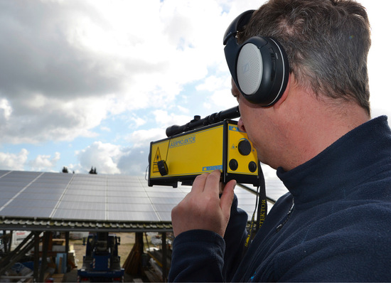 Handwerksmeister Steffen Huber setzt auf innovative Technologien bei der Wartung, um Zeit und Personal zu sparen.