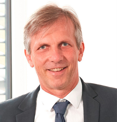 Mario Ragwitz, Leiter des Fraunhofer IEG. IEG gehört zu den Mitinitiatoren des CDI und bringt seine Kompetenz in dessen verschiedenen Innovationsgruppen ein. Das Cluster Dekarbonisierung der Industrie ist ein interdisziplinäres Netzwerk aus Unternehmen, Verbänden und Forschungseinrichtungen. Aus der Strukturwandelregion Lausitz heraus unterstützt es als Ideengeber und Multiplikator den Transformationsprozess der Industrie hin zur Klimaneutralität.