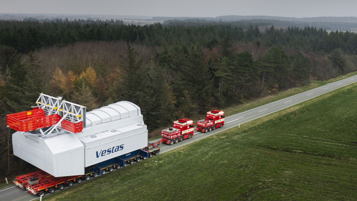 Transport des Maschinenhauses der V236-15MW zur Prototyperrichtung am dänischen Teststandort Østerild im November 2022