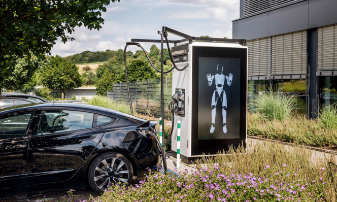 Mit Ökostrom und Speichern lassen sich die Kosten für die Mobilität stabilisieren und langfristig senken.