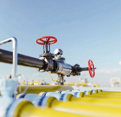 Grünen Wasserstoff über Leitungen zu transportieren, ist nur eine Möglichkeit, wie das Gas am Einsatzort ankommt.