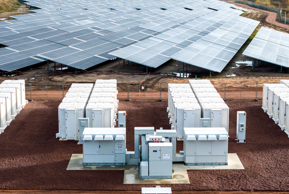 Batterie und Speicher an einem Standort – so wird Effizienz geschaffen.