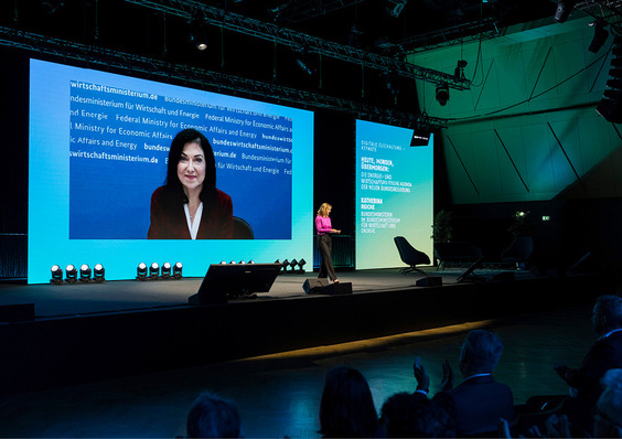 Bundeswirtschaftsministerin Katherina Reiche beim VKU-Stadtwerkekongress in Mainz 2025.