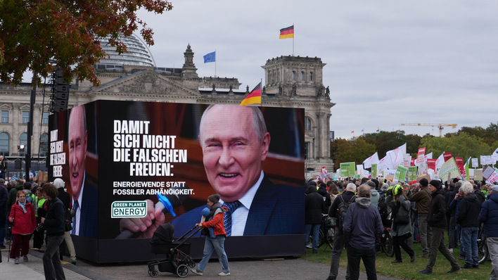 Demo gegen die Politik von Bundeswirtschaftsministerin Katherina Reiche, die die Erneuerbaren mit Redispatch-Vorbehalt und anderen Maßnahmen ausbremst. Investitionssicherheit ist durch diese Politik verloren gegangen.  