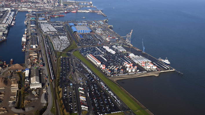 Viele Arbeitsplätze wie hier in Cuxhaven hängen inzwischen an der Offshore-Windkraft.