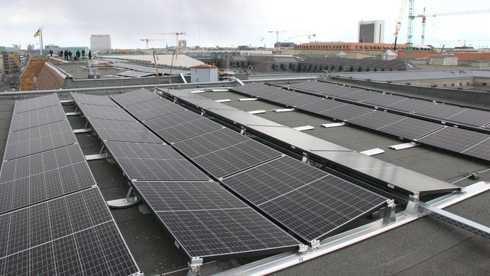 Die Solaranlage auf der Schule am Brandenburger Tor deckt 77 Prozent des Strombedarfs im Gebäude ab.