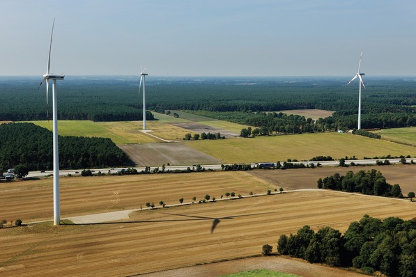 EnBW-Windpark Buchholz, Samtgemeinde Schwarmstedt in Niedersachsen, wurde zweimal erweitert auf insgesamt 24 Anlagen.