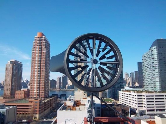 In Gassen, Straßen, auf den Dächern... | Jetzt lassen sich die besten Windstandorte in der Stadt berechnen. Fehlt nur noch die passende Windturbine.