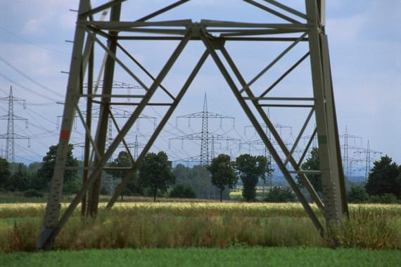 Strommasten | Bitte nicht in Bayern. Ilse Aigner, Wirtschaftsministerin im Freistaat, möchte möglichst keine Hochspannungsleitung im eigenen Land. Auch wegen solcher Widerstände kommt der Ausbau der Stromnetze in Deuschland nicht voran.