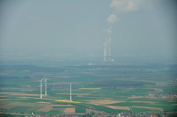 Windpark Brünnstadt | Windkraft ersetzt Atomkraft: Windpark Brünnstadt beim 2015 abgeschalteten AKW Grafenrheinfeld. Der frankische Windpark mit drei 3,2-MW-Anlagen von Senvion ging 2014 in Betrieb.