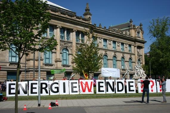 Energiewendeende | Der Protest vor der niedersächsischen Staatskanzlei war Teil einer Bundesweiten Protestaktion.