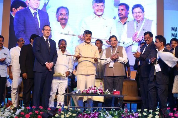 02-2017_Rotorblattwerk in Indien von Gamesa eröffnet | Februar 2017: Rotorblattwerk in Indien von Gamesa ist eröffnet.