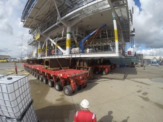 Bligh Bank | Umspannstation für den Offshore-Windpark Bligh Bank vor dem Transport ins Meer, 2016.