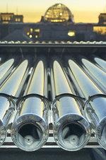 thermische Solaranlage auf dem Dach des Presse- und Informationsamtes der Bundesregierung in Berlin | Sunny prospects for solar thermal.