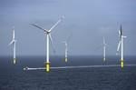 Riffgat | Warten auf den Startschuss: In wenigen Wochen sollen die 30 Siemens-Turbinen im Offshore-Windpark Riffgat Strom für 120.000 Haushalte produzieren.