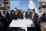 Cuxhavener Appell | Unterzeichnung des Cuxhavener Appells der zuständigen Landesminister für die deutsche Offshore-Windkraftentwicklung: Mahnung und Aufforderung für eine verlässliche Offshore-Politik. Von dieser Branche erwarten sie viele neue Arbeitsplätze.