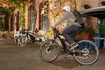 E-Bike Akku Speicher | Von der Straße in den Keller: Der Schweizer E-Bike-Hersteller Biketec sortiert seine Akkus aus, wenn ihre Leistung 80 Prozent unterschreitet. Ein Kommunalversorger hat nun ein Konzept umgesetzt, das die Altlast in einen günstigen Solarspeicher verwandelt.