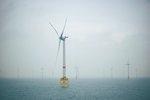 Foto: Alstoms 6-MW-Testturbine im Offshore-Windpark Belwind. Die Anlagen im Hintergrund stammen vom dänischen Hersteller Vestas.