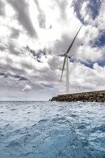 Gamesa Offshore Prototype | Impression vom Arinaga Quay auf Gran Canaria: Gamesas G128-5.0MW soll ebenso Unternehmensgut des geplanten Joint Ventures von Areva und Gamesa werden wie die Areva-Turbine M5000 und eine kommende Acht-Megawatt-Turbinenklasse.